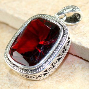 Elegant Silver Necklace with Red Gemstone